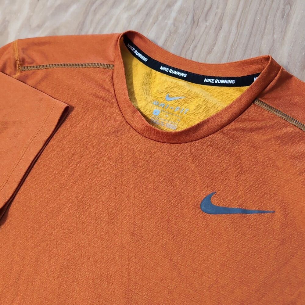 Nike T Shirt Running Men MEDIUM Orange Longhorn DRI-FIT Athletic Crew Spell Logo
